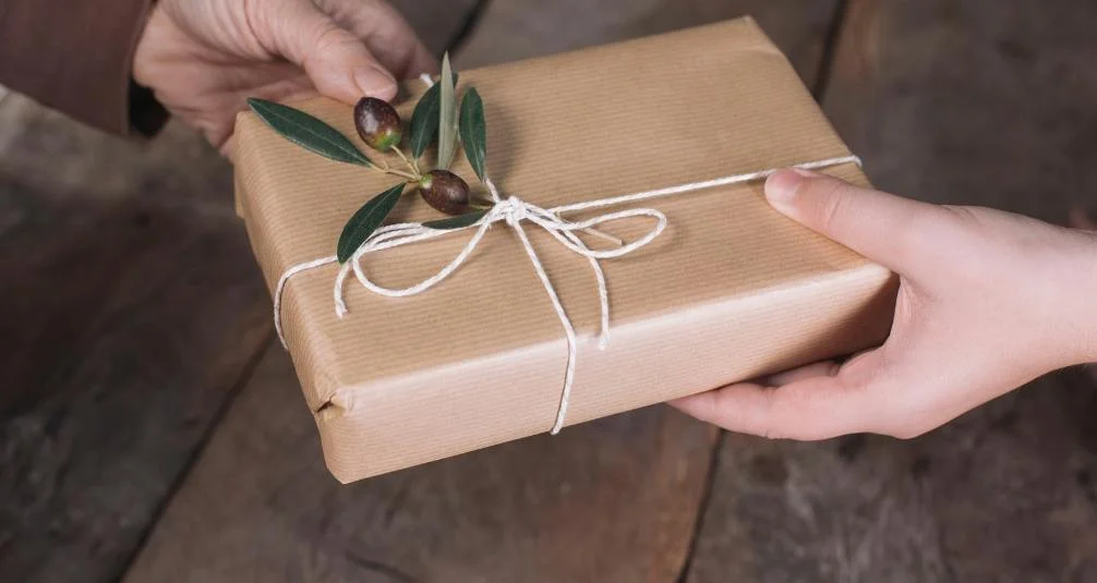 Giving a Christmas Gift 